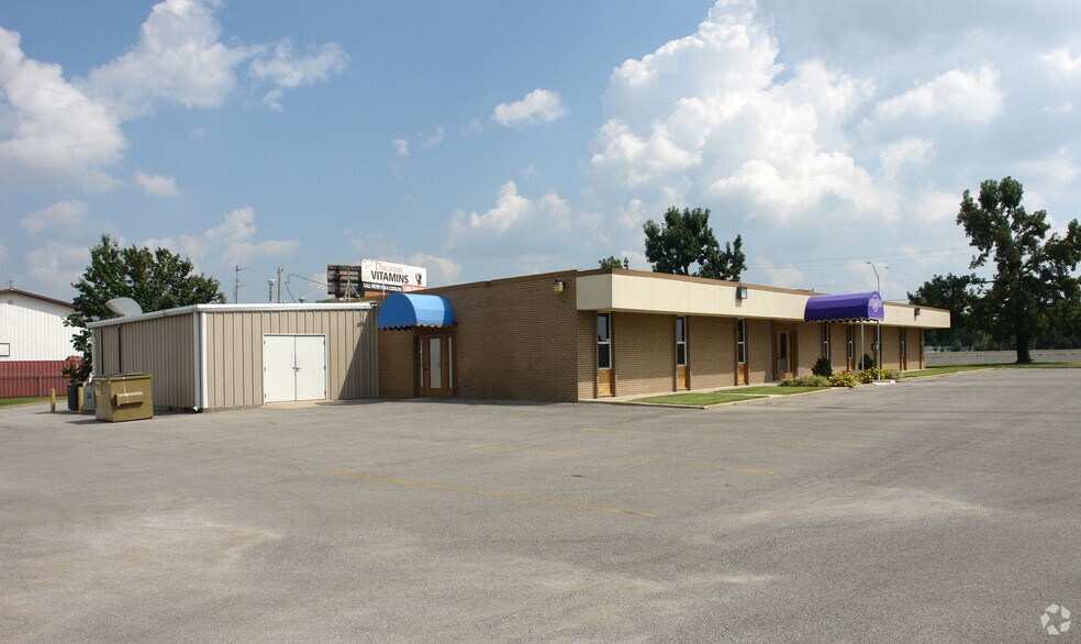 More Photos Of 12129 E Skelly Dr, Tulsa Office For Sale