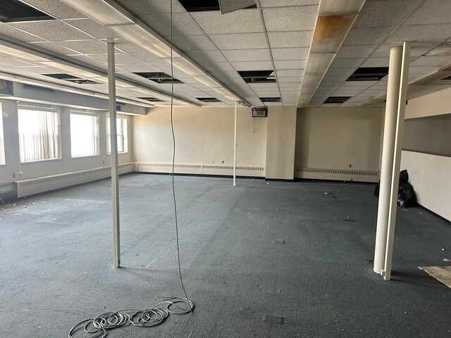 More Photos Of 8 Dearborn Sq, Kankakee Office For Sale