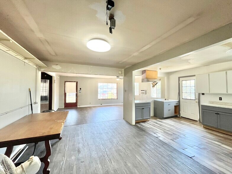 More Photos Of 2513 Connie Dr, Sacramento Freestanding For Sale