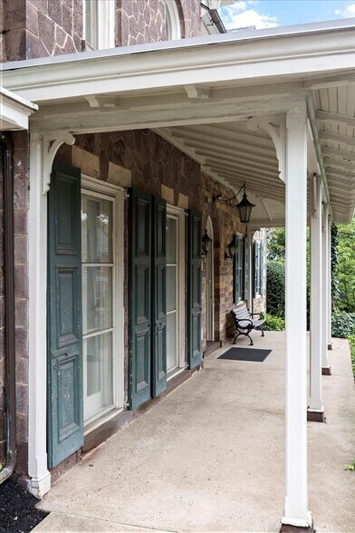 More Photos Of 152 N Main St, Doylestown Medical For Lease