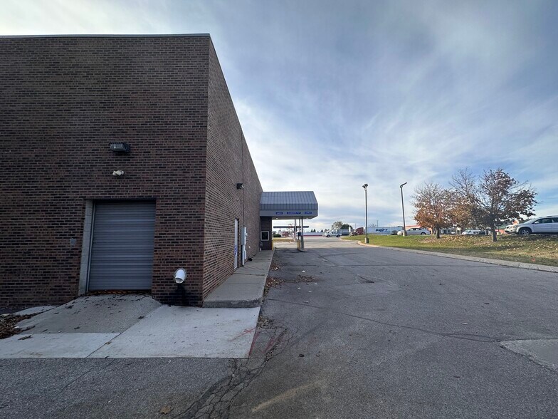 More Photos Of 939 Us Highway 31 S, Traverse City Drugstore For Sale