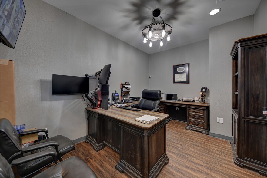 More Photos Of 2770 Osborn Ln, Bryan Showroom For Sale