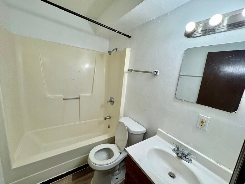 More Photos Of , Cahokia Multifamily For Sale