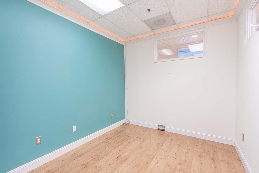 More Photos Of 8911 Lakewood Dr, Windsor Medical For Lease