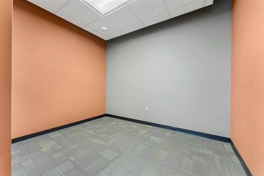 More Photos Of 728 College St, Bowling Green Office For Sale