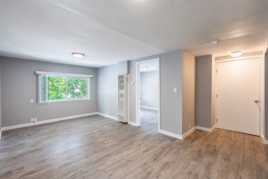 More Photos Of 2520 Montrose Ave, Montrose Apartments For Sale