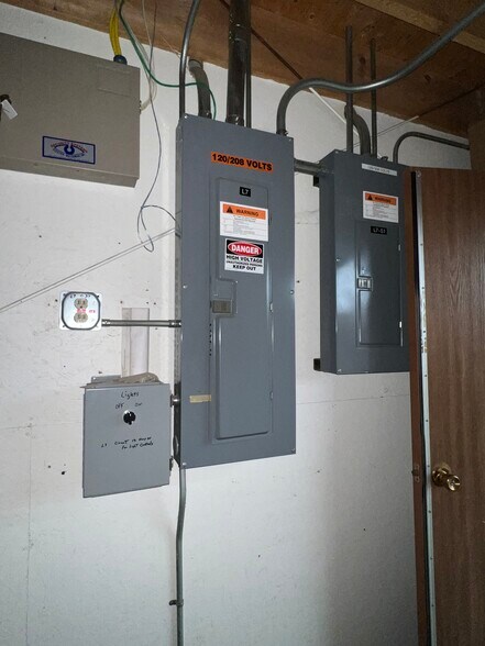 More Photos Of 1025 4 Bottle Dr, Valley City Industrial For Lease