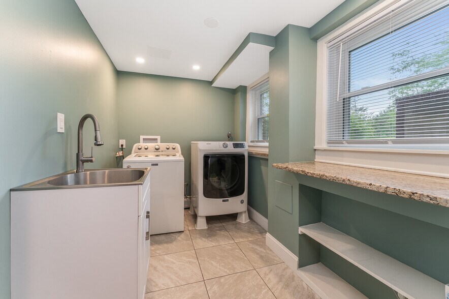 More Photos Of 417 Mountain Rd, Lebanon Specialty For Sale