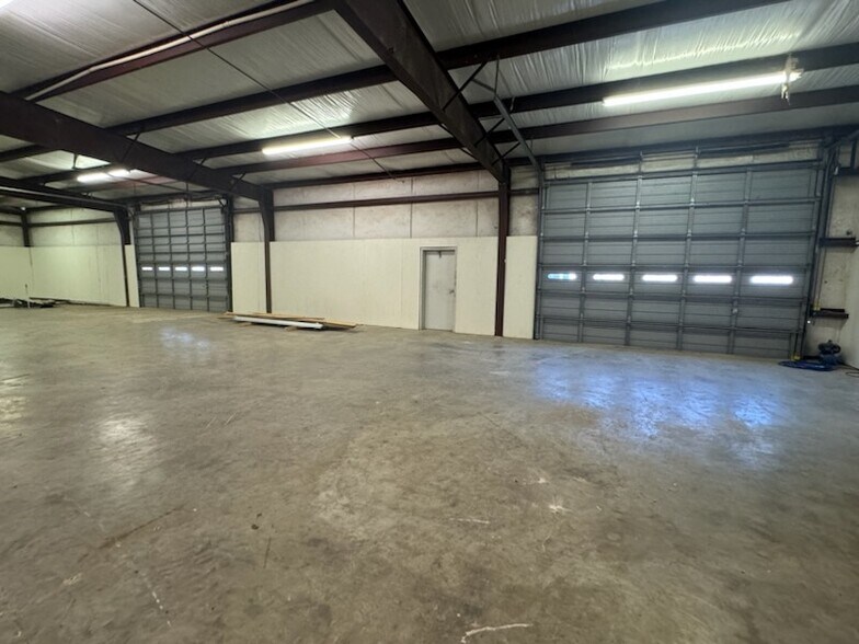 More Photos Of 736 Garcitas Creek Rd, Inez Warehouse For Lease