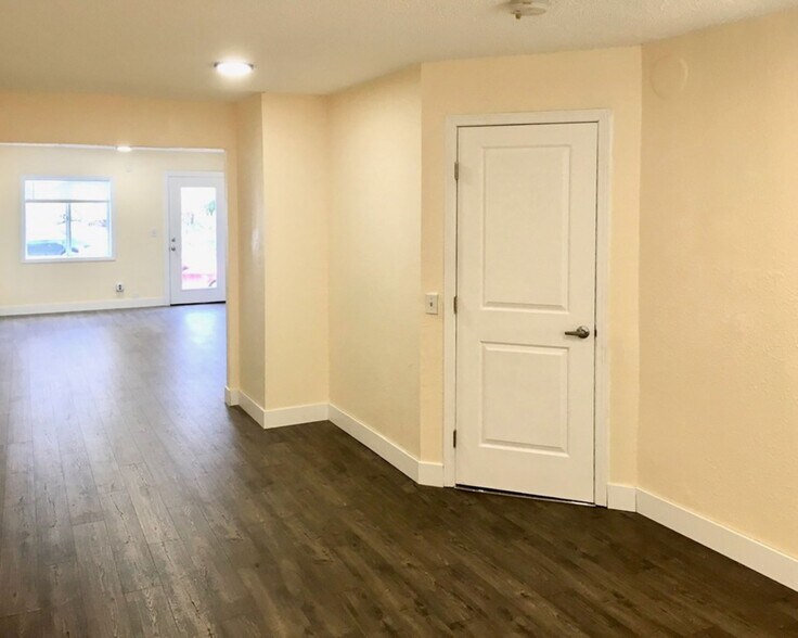 More Photos Of 1733-1737 SE Morrison St, Portland Apartments For Lease