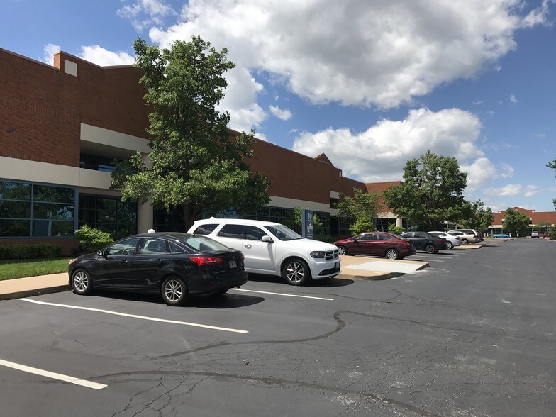 More Photos Of 10 Sunnen Dr, Maplewood Warehouse For Lease