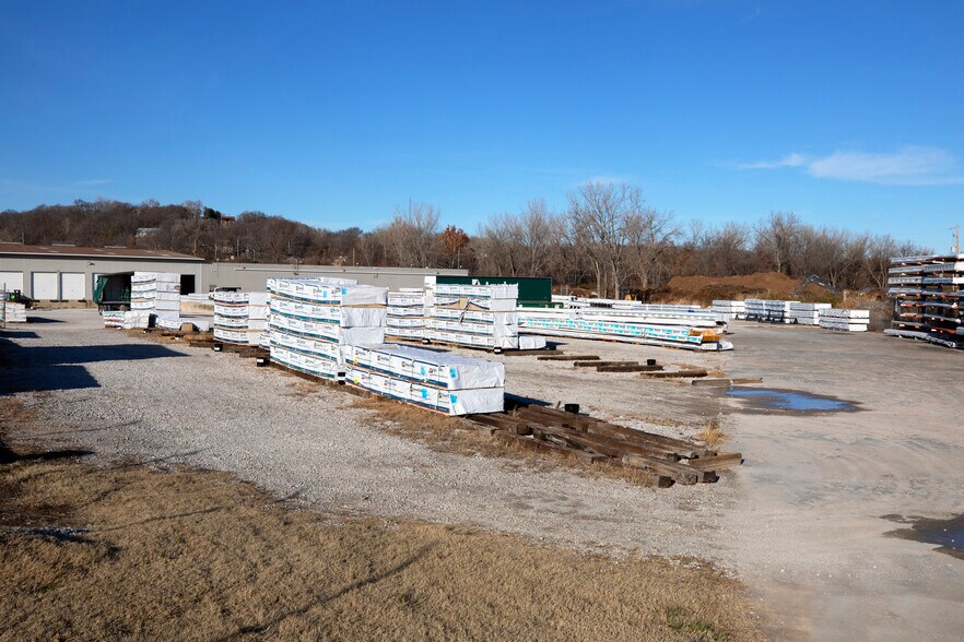 More Photos Of 2727 Roe Ln, Kansas City Manufacturing For Lease