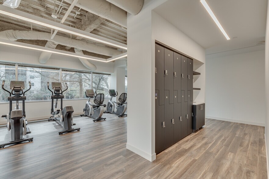 More Photos Of 7557 Rambler Rd, Dallas Office For Lease