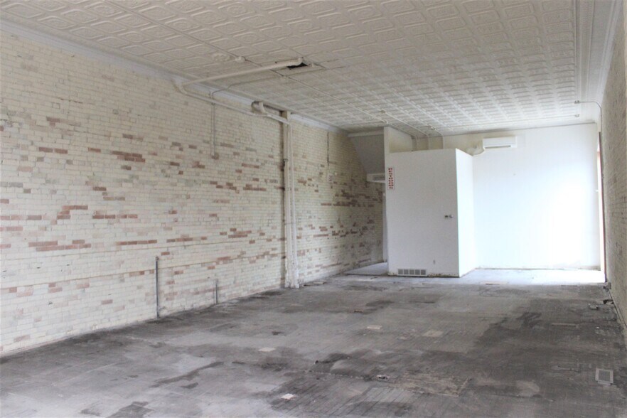 More Photos Of 129 S Union St, Traverse City Storefront Retail Office For Lease