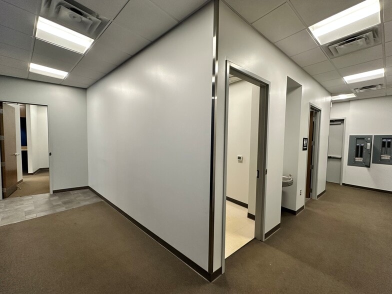 More Photos Of 5400-5536 NE Antioch Rd, Kansas City Unknown For Lease