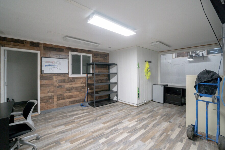 More Photos Of 13501 S Main St, Los Angeles Warehouse For Lease