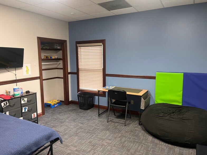 More Photos Of 2495 S Walnut Street Pike, Bloomington Office Residential For Lease