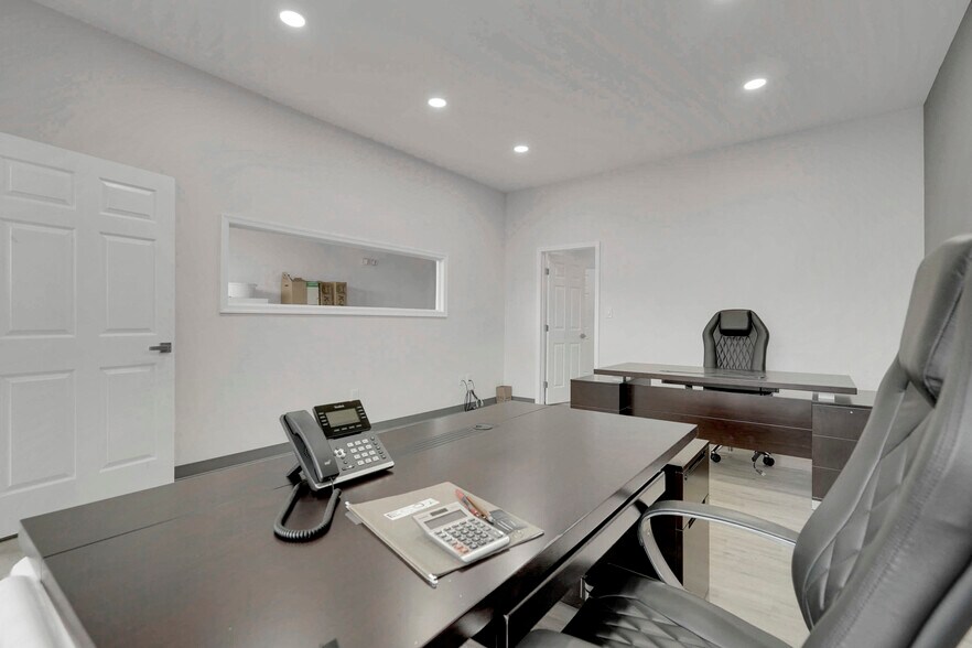 More Photos Of 9201-9373 Mike Garcia Dr, Manassas Warehouse For Lease