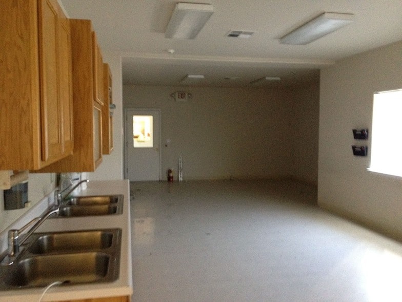 More Photos Of 6100 Bellevue Ln, Anderson Warehouse For Sale