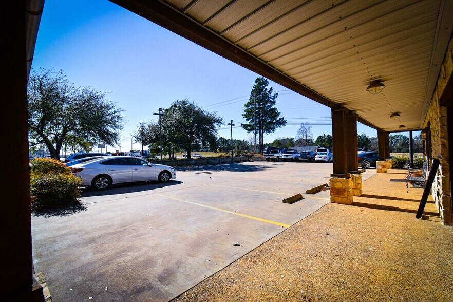 More Photos Of 7906 S Broadway Ave, Tyler Office Residential For Lease