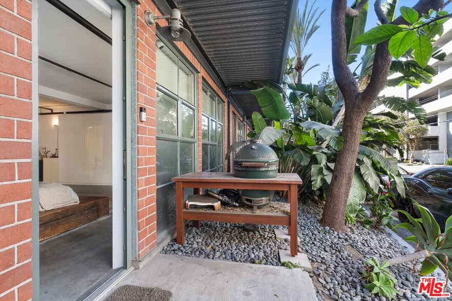 More Photos Of 1046 Princeton Dr, Venice Loft Creative Space For Sale