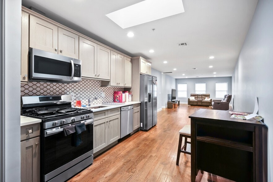 More Photos Of 19 Franklin St, Bloomfield Storefront Retail Office For Sale