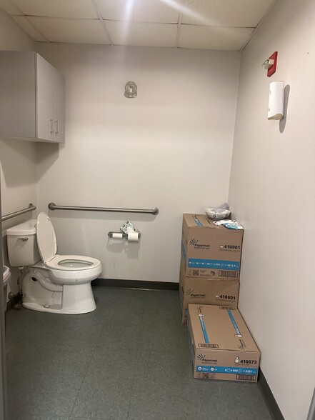 More Photos Of 20 Priscilla Ln, Auburn Service For Lease