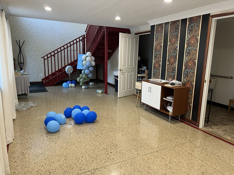 More Photos Of 32961 Pin Oak Pky, Avon Lake Flex For Sale