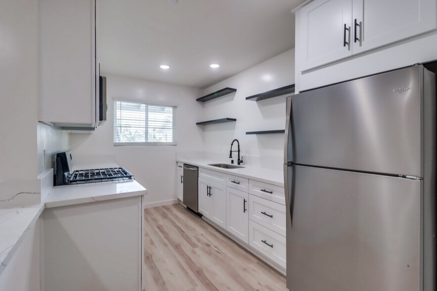 More Photos Of 1478 Hornblend St, San Diego Apartments For Sale