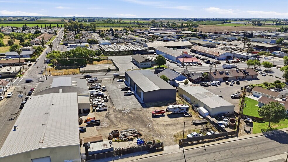 Primary Photo Of 8217 Lander Ave, Hilmar Flex For Lease