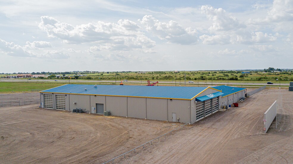 More Photos Of 7044 Interstate 10, Sealy Distribution For Sale