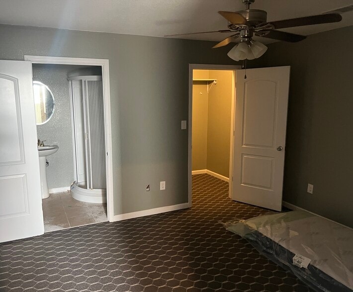 More Photos Of 15014 Iowa St, Austin Warehouse For Sale
