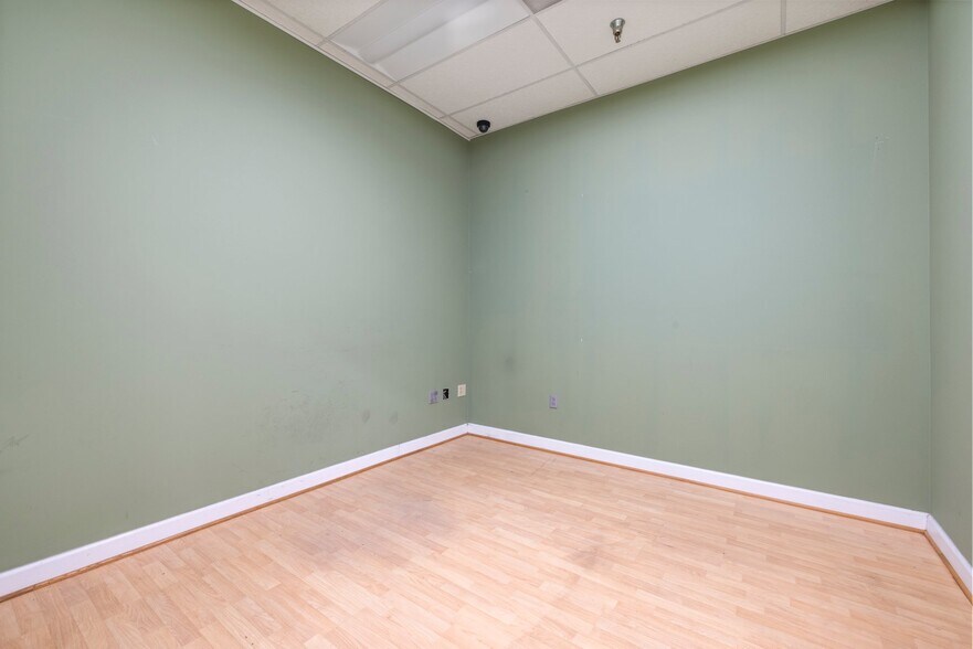 More Photos Of 7881 Beechcraft Ave, Gaithersburg Industrial For Sale