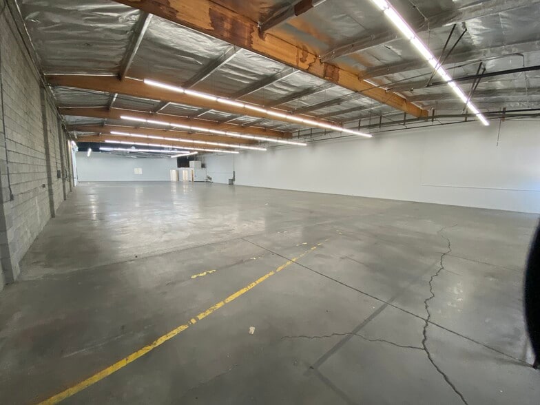 More Photos Of 8441-8443 Canoga Ave, Canoga Park Warehouse For Lease