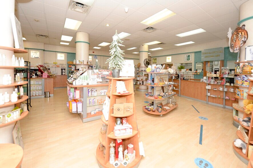 More Photos Of 66 E Ridgewood Ave, Ridgewood General Retail For Lease