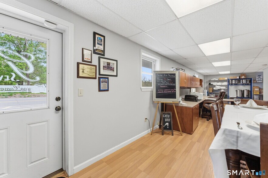 More Photos Of 139 Riverside Dr, Thompson Freestanding For Sale