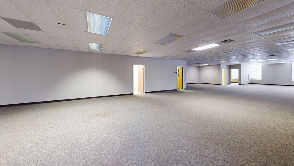 More Photos Of 8645 E Backwater Rd, North Webster Showroom For Sale