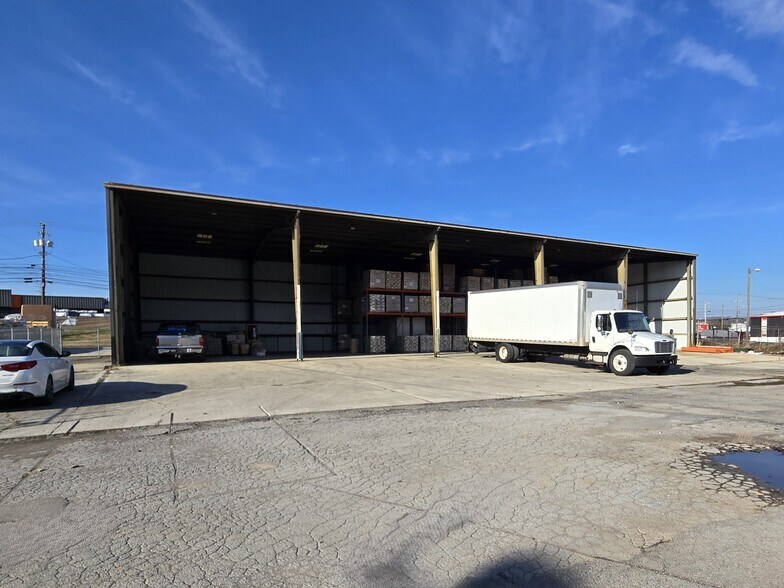 More Photos Of 5210 N Middlebrook Pike, Knoxville Unknown For Lease