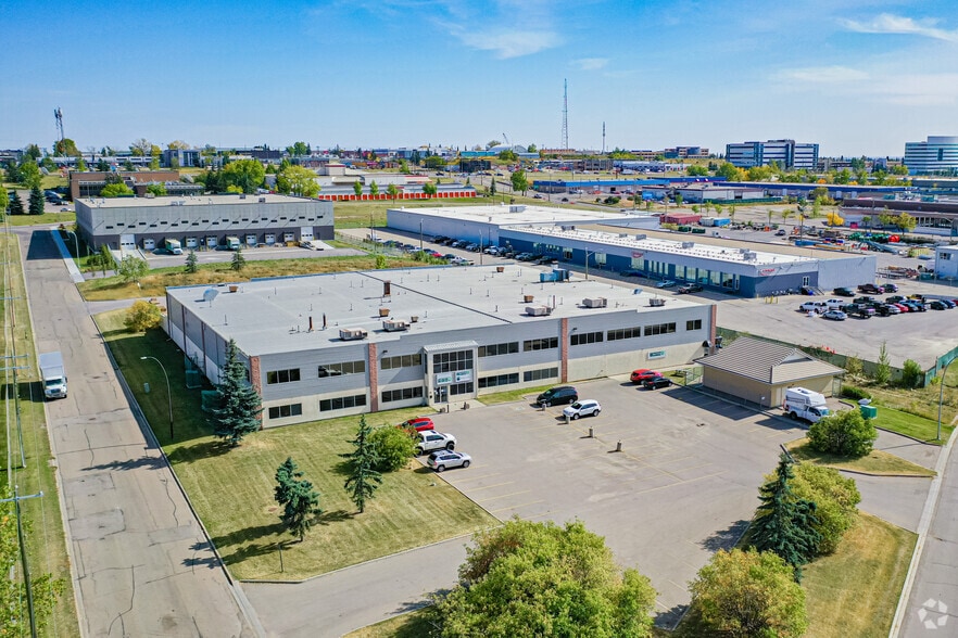 More Photos Of 278 19th St NE, Calgary Service For Sale