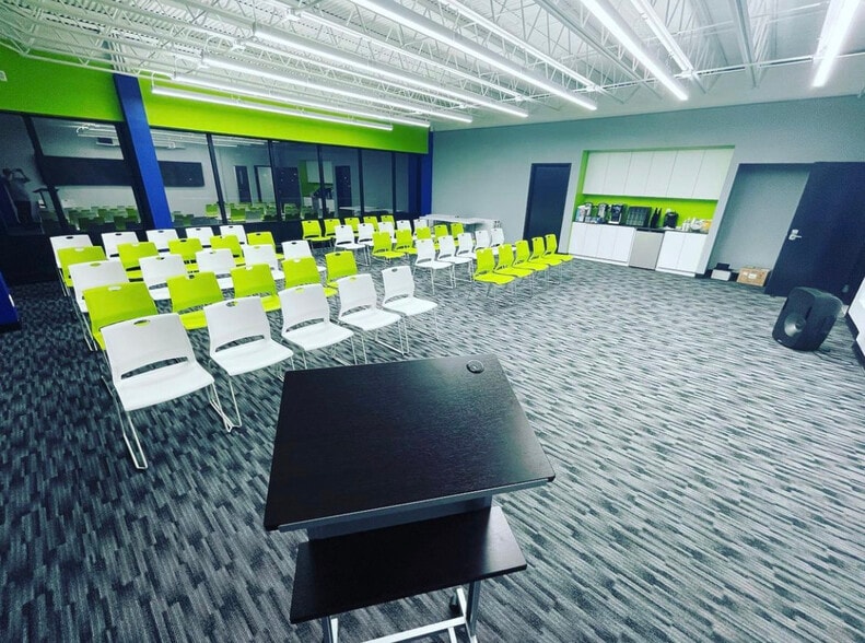 More Photos Of 24681 Northwestern Hwy, Southfield Office For Lease