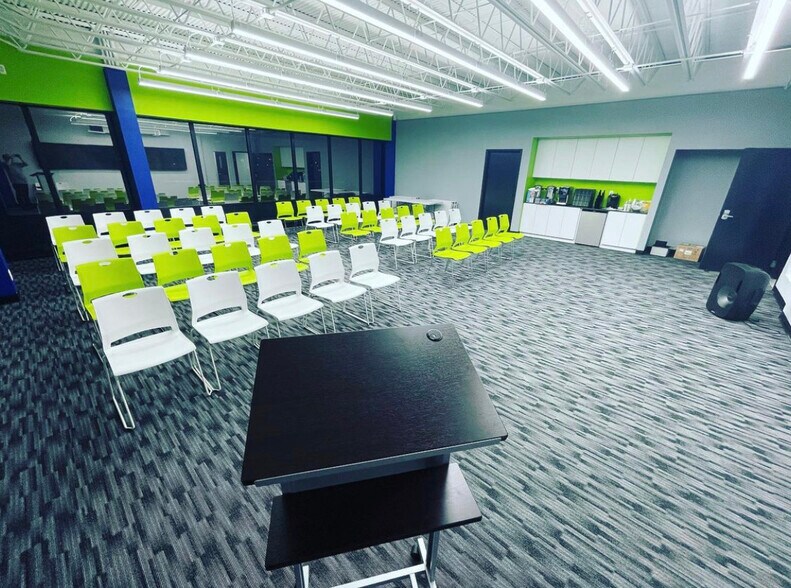 More Photos Of 24681 Northwestern Hwy, Southfield Office Residential For Lease