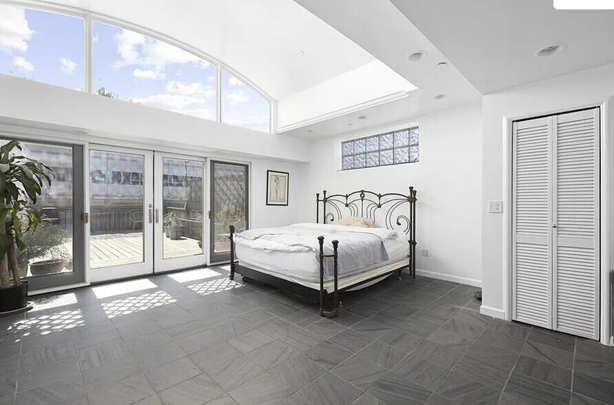 More Photos Of 75 Murray St, New York Office Residential For Sale