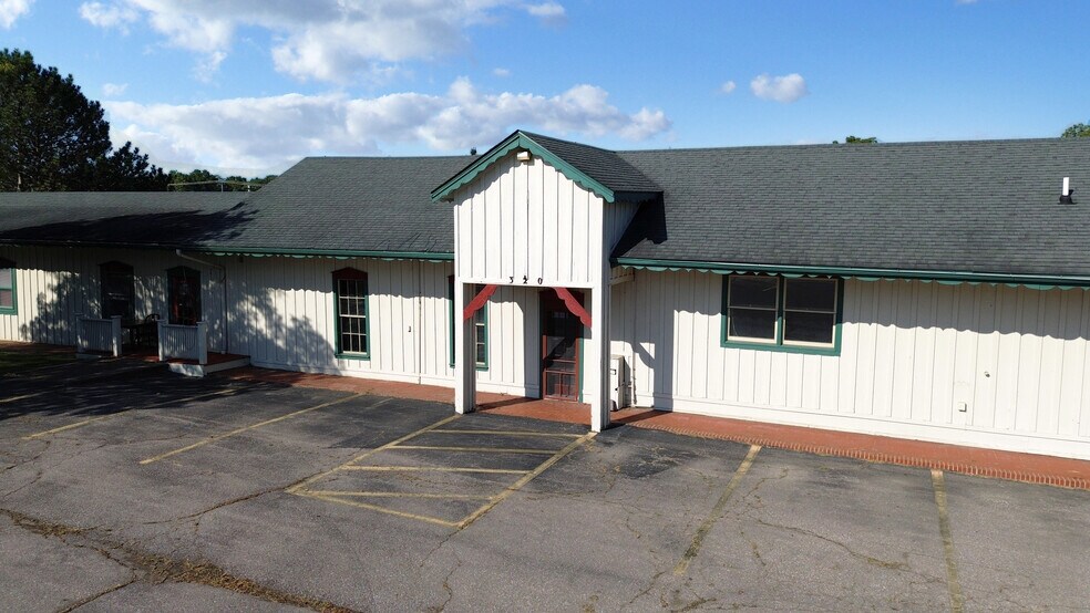 More Photos Of 320 E Grand Blanc Rd, Grand Blanc Office For Lease