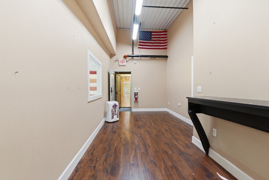 More Photos Of 8600 Airport Blvd, Leesburg Airplane Hangar For Sale