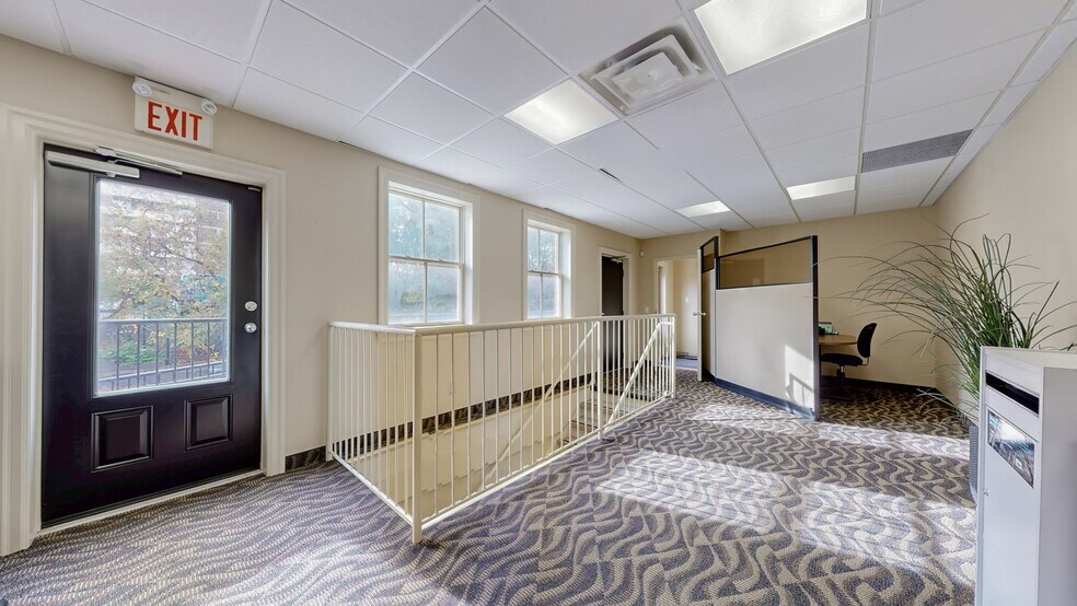 More Photos Of 121 Robinson St, Markham Office For Sale