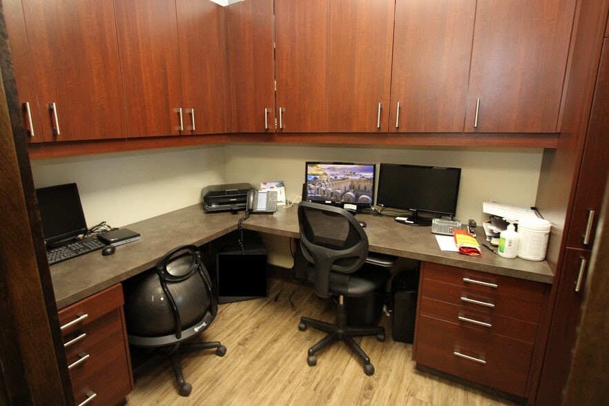 More Photos Of 5212 48 St, Red Deer Office For Sale