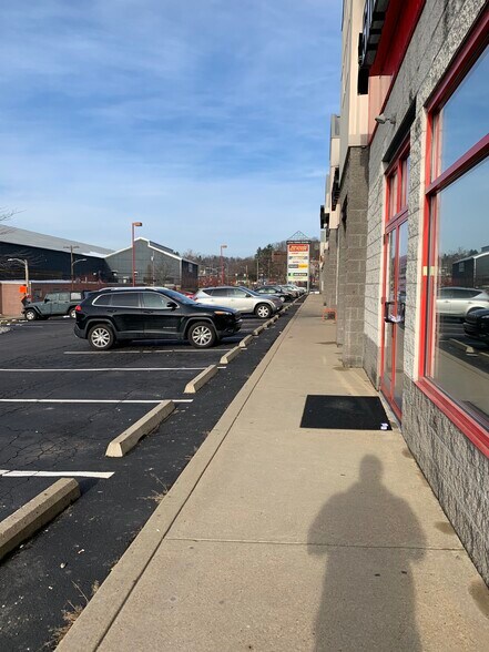 More Photos Of 550-560 Butler St, Etna General Retail For Lease
