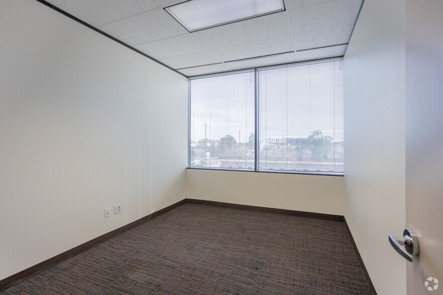 More Photos Of 1111 N Loop W, Houston Office For Lease