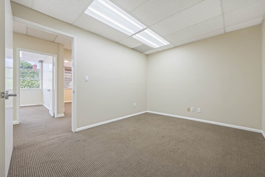 More Photos Of 449 S Beverly, Beverly Hills Office For Sale