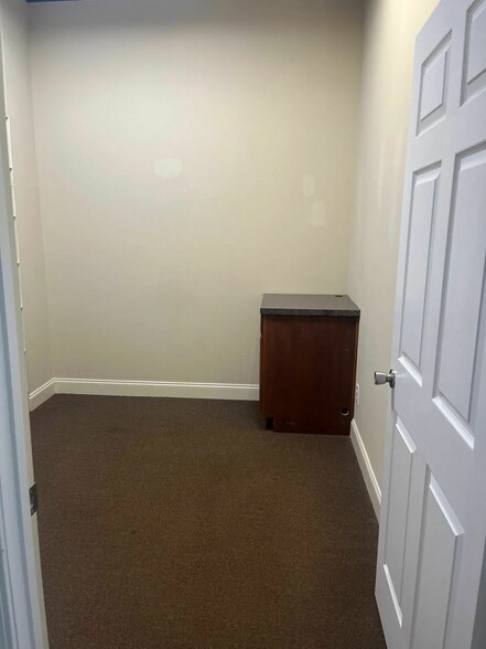 More Photos Of 7559 Kayne Blvd, Columbus Freestanding For Lease